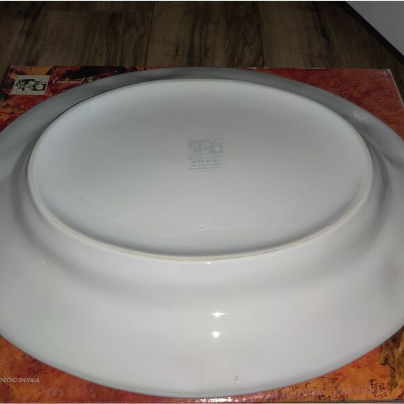 Culinary Essentials XL White Ceramic w Raised Oak Leafs Turkey Patter Made Italy - Picture 3 of 12